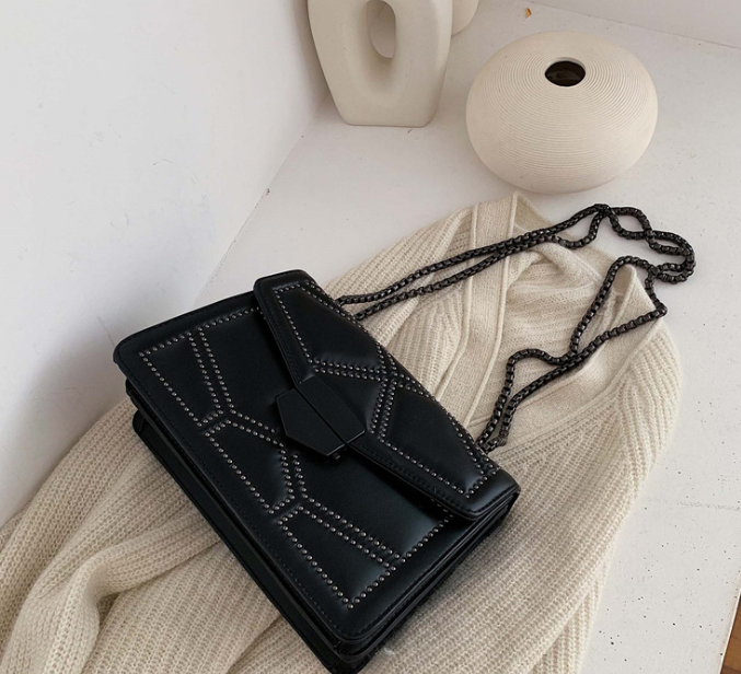 Small square chain crossbody bag